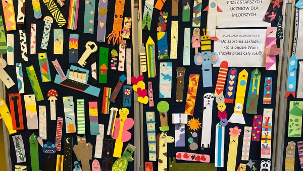 Szkolne przedsięwzięcie plastyczne pt: „Starsi dla młodszych”