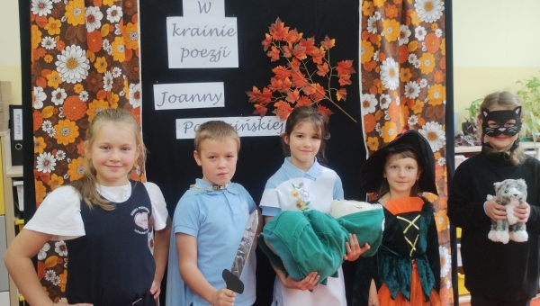 "W krainie poezji Joanny Papuzińskiej"