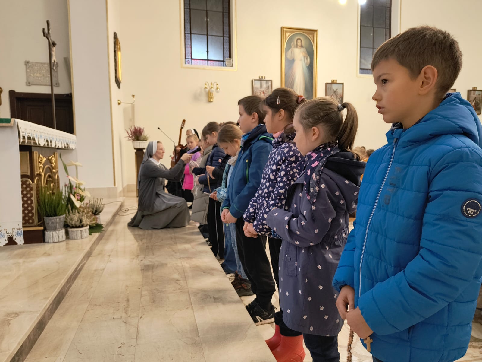 „Milion dzieci modli się na różańcu”